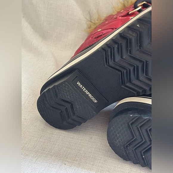 Womens Red Sorel Winter Boots with Faux Fur - Size 7 - Picture 10 of 12